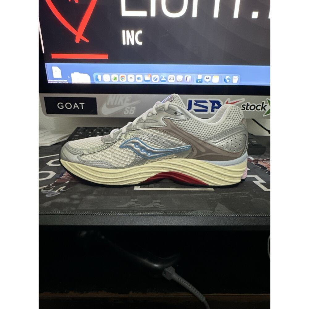 New Women's Size 10 Saucony Progrid Omni 9 White Pink Running Shoes S60739-48 - Picture 2 of 7
